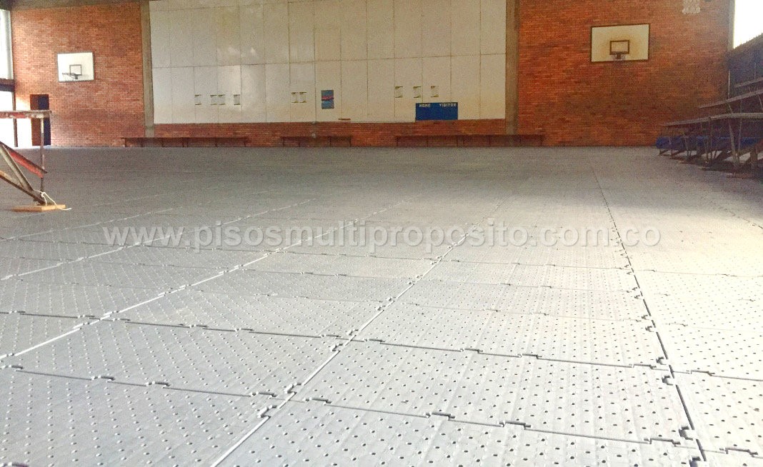 piso plastico en evento colegial