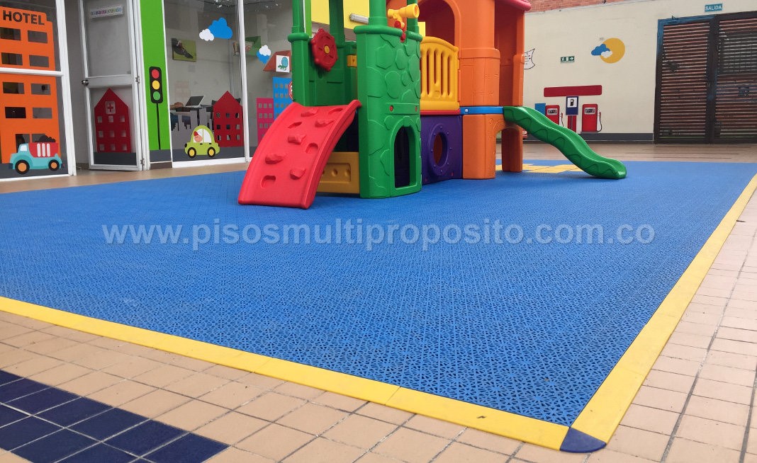 piso plastico para parques infantiles