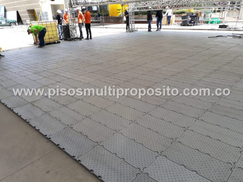 Piso MultiEventos stand comercial Corferias. Bogotá - 2018