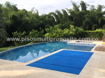 Piso MultiUsos exterior piscina casa campestre. Pereira - 2017