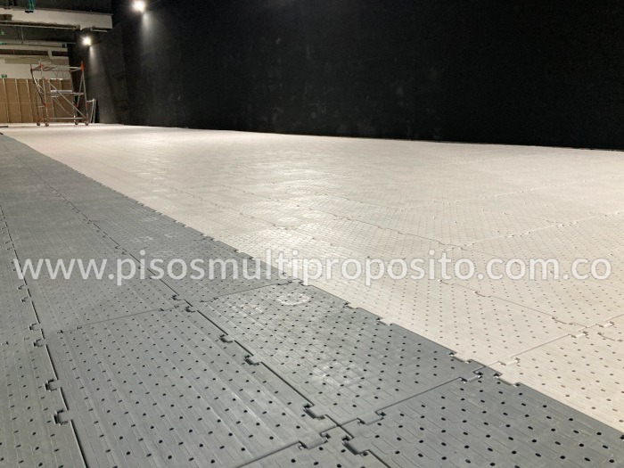 Piso MultiEventos exposición de arte. Bogotá - 2024